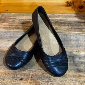 Croft‎ & Barrow Black Flats